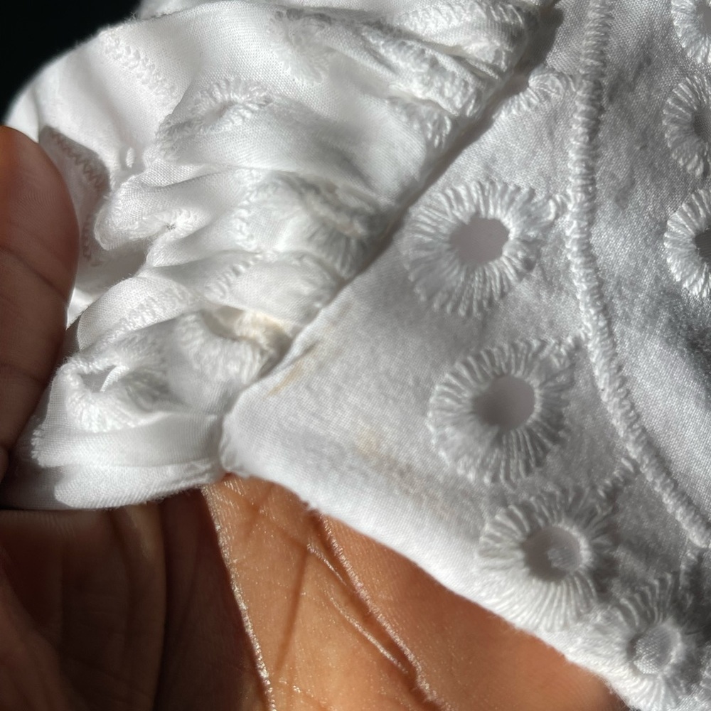 Express Eyelet Romper In White - Picture 5 of 5